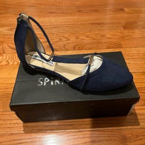 Flat sandals